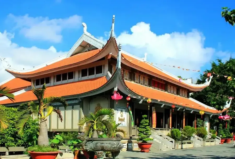 Những điều lưu ý khi du lịch Sài Gòn cho người lớn tuổi